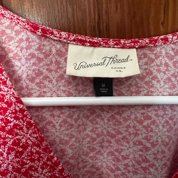 Universal Thread Faux Wrap Blouse Top Womens Medium Red White - Picture 3 of 5